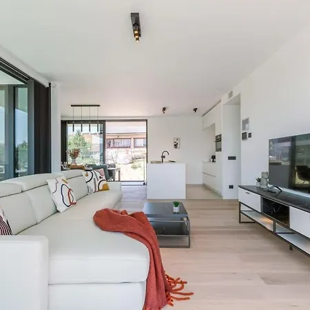 Appartement New, Luxurious And Modern With Private Parking *