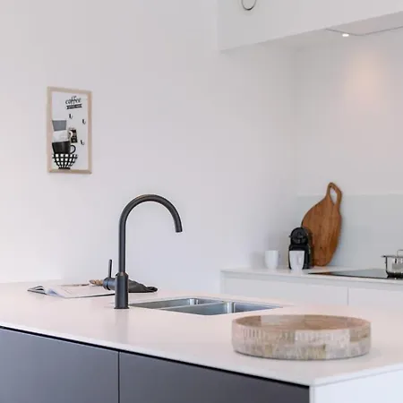 New, Luxurious And Modern With Private Parking Appartement