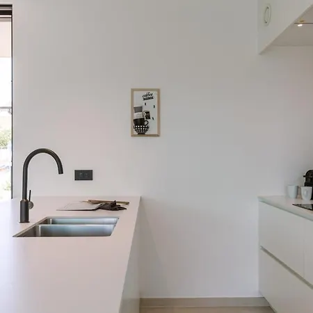 New, Luxurious And Modern With Private Parking 아파트 코크시데