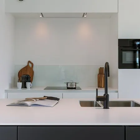 Appartement New, Luxurious And Modern With Private Parking *
