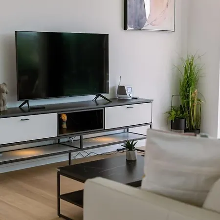 New, Luxurious And Modern With Private Parking Appartement *