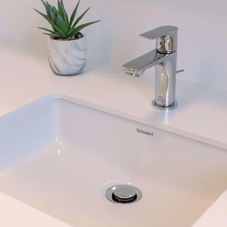 New, Luxurious And Modern With Private Parking Appartement